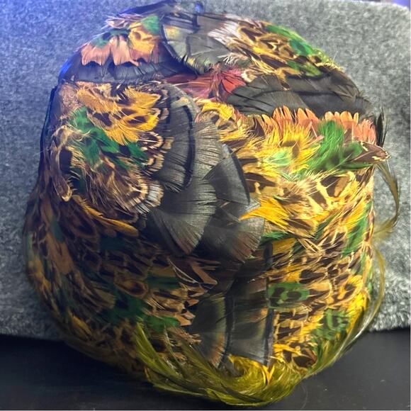 1970s Feather Hat Made by Debette New York Mid Century Style Vintage - Picture 6 of 11